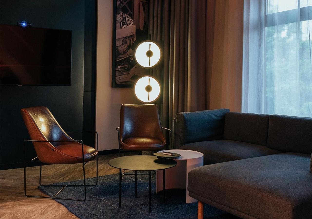 The Click Clack Hotel Medellin Bagian luar foto A floor lamp