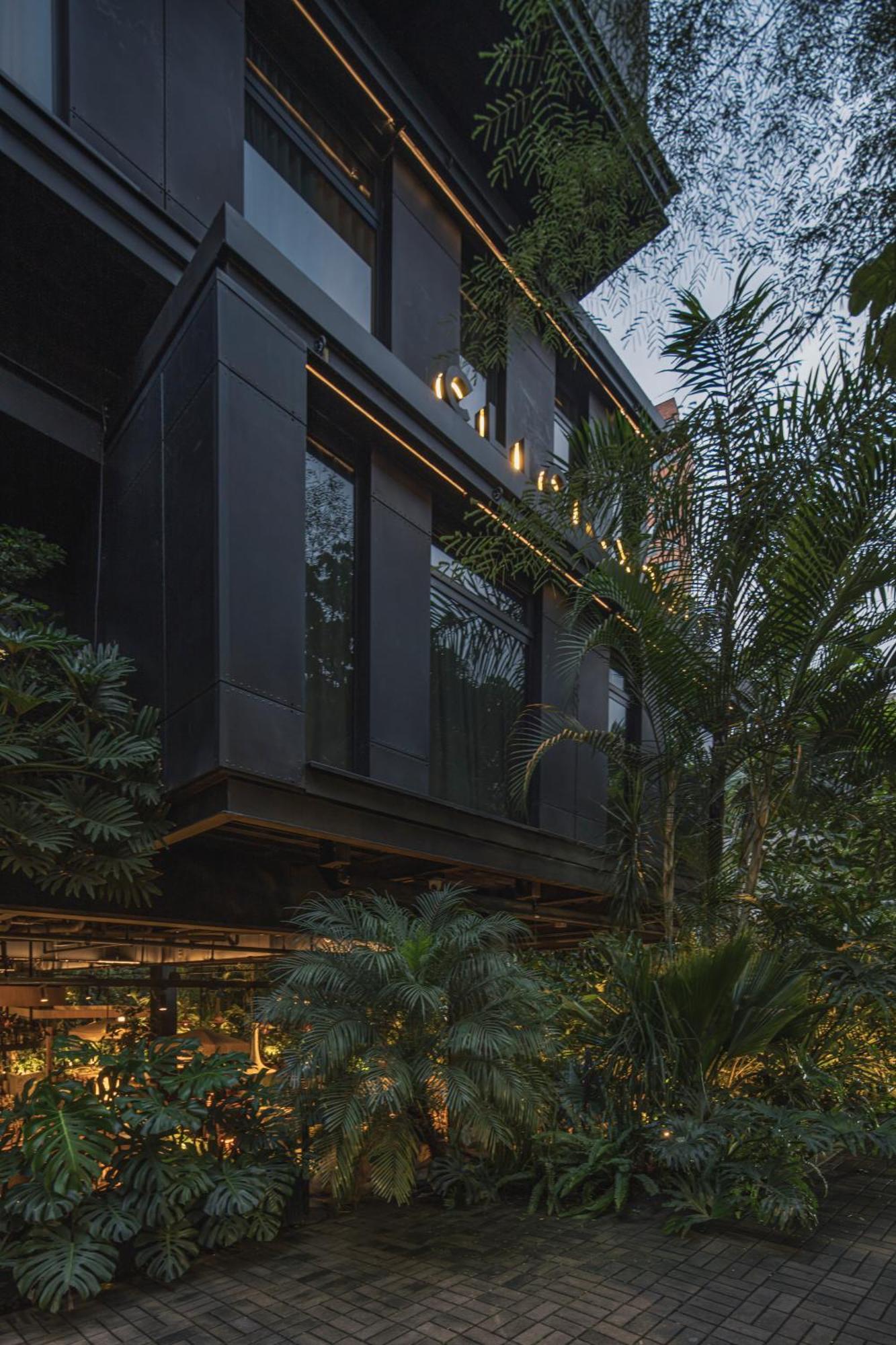 The Click Clack Hotel Medellin Bagian luar foto The building's facade