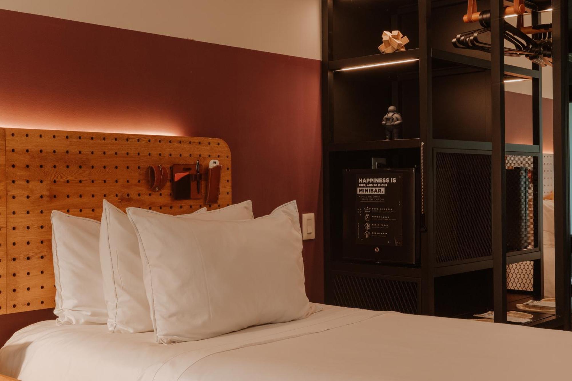 The Click Clack Hotel Medellin Bagian luar foto A room at the hotel