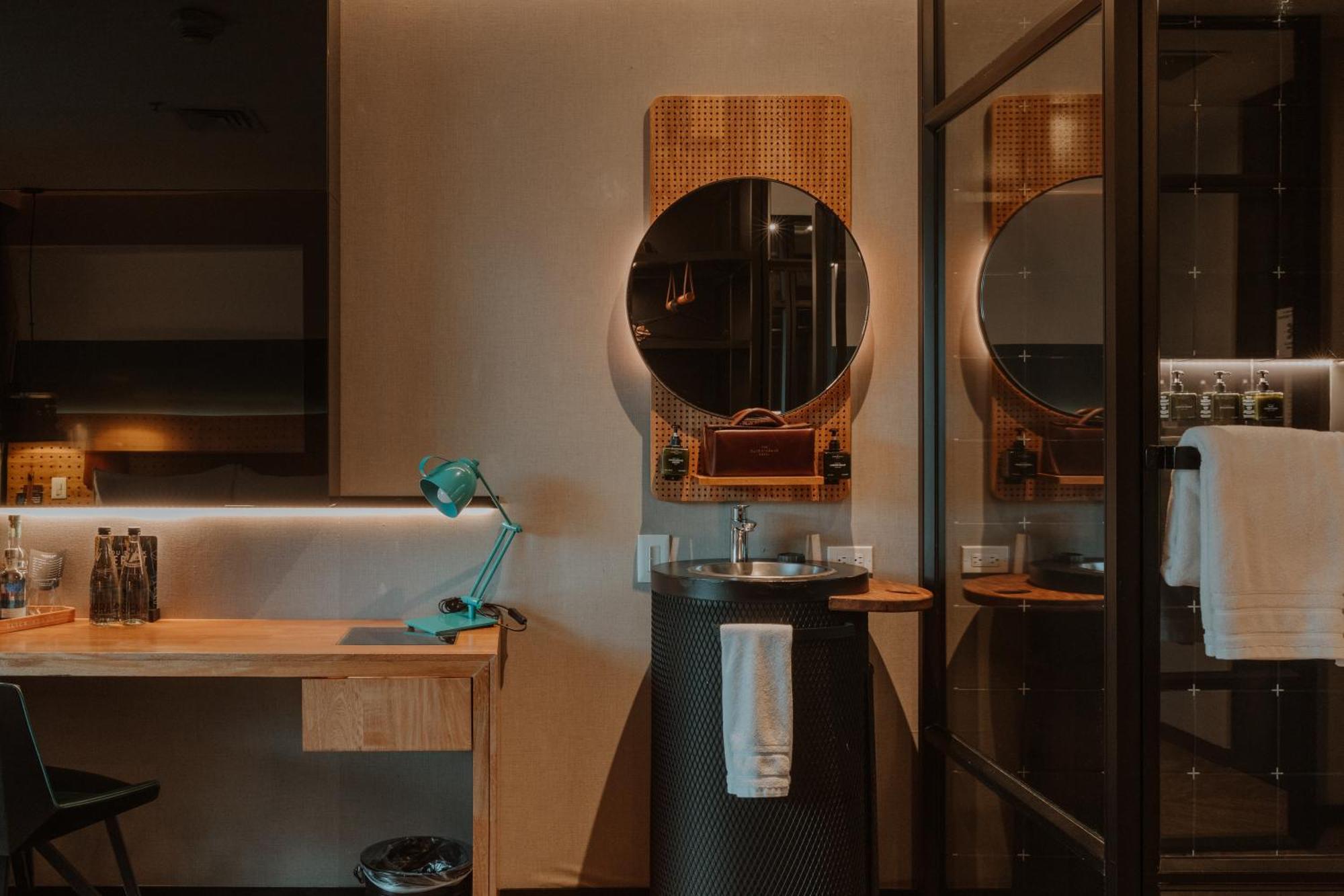 The Click Clack Hotel Medellin Bagian luar foto Bathroom at the Hotel