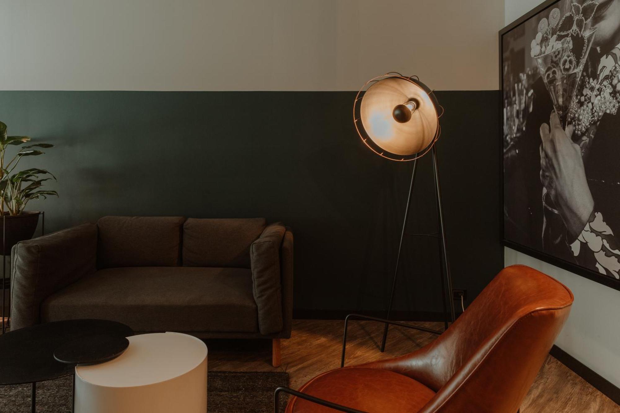 The Click Clack Hotel Medellin Bagian luar foto A floor lamp