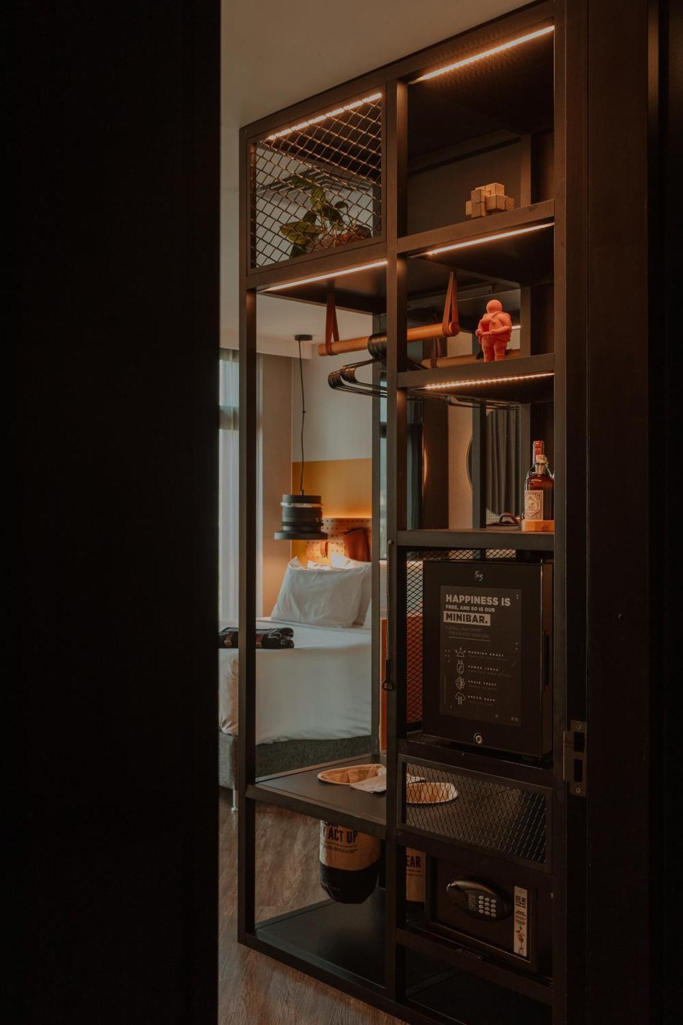 The Click Clack Hotel Medellin Bagian luar foto A room at the hotel
