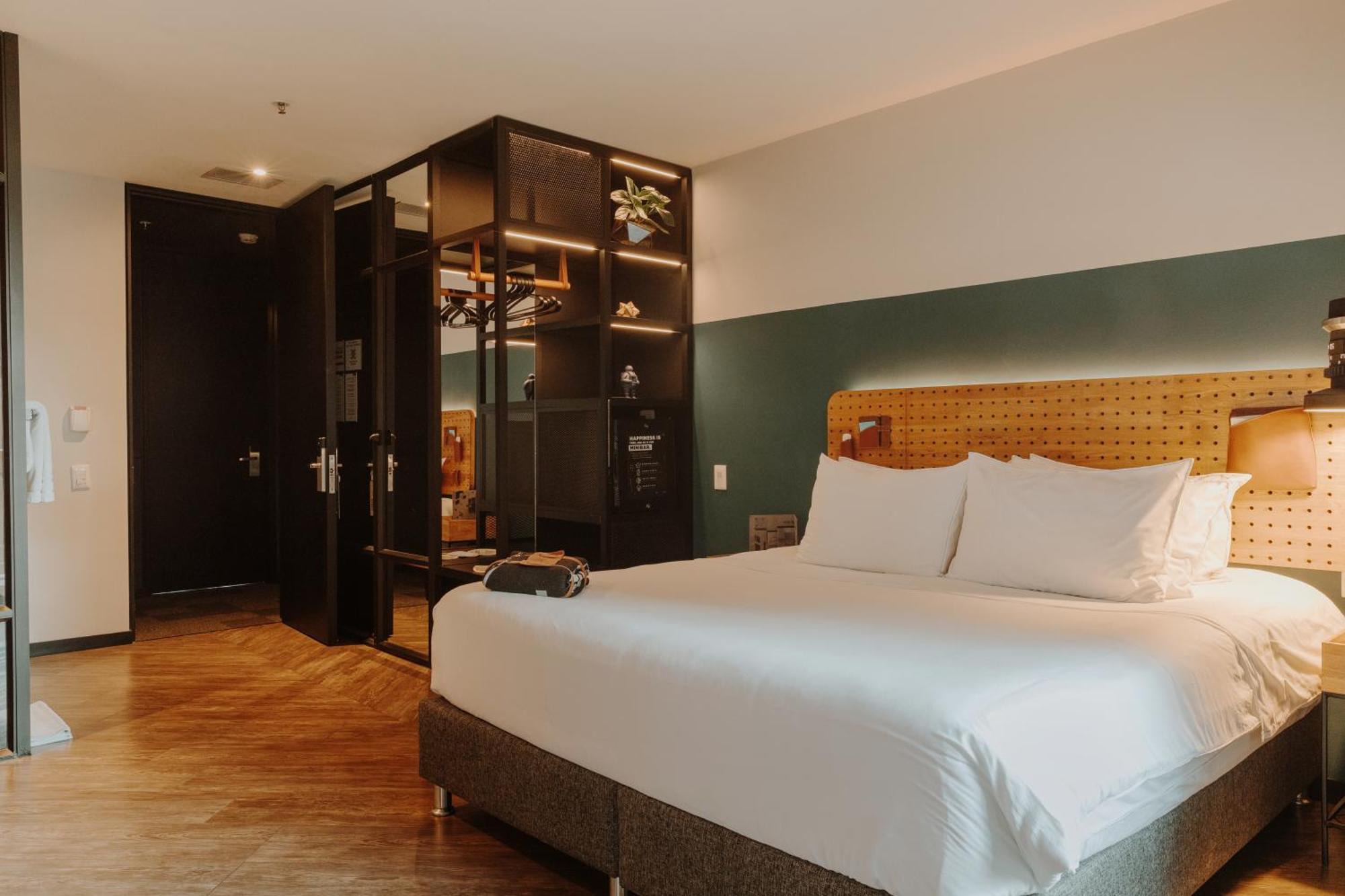 The Click Clack Hotel Medellin Bagian luar foto Deluxe Room