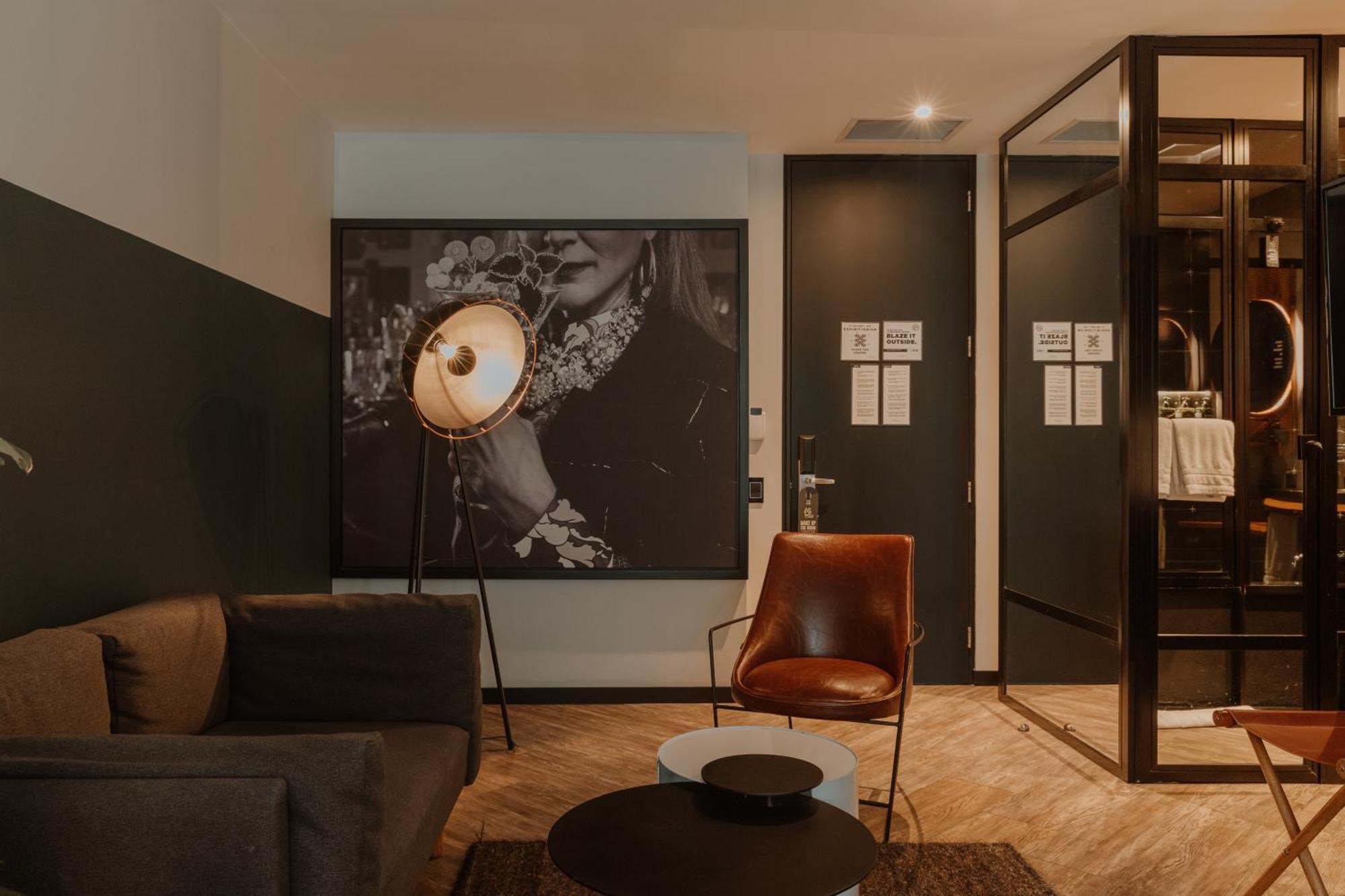 The Click Clack Hotel Medellin Bagian luar foto A room at the hotel