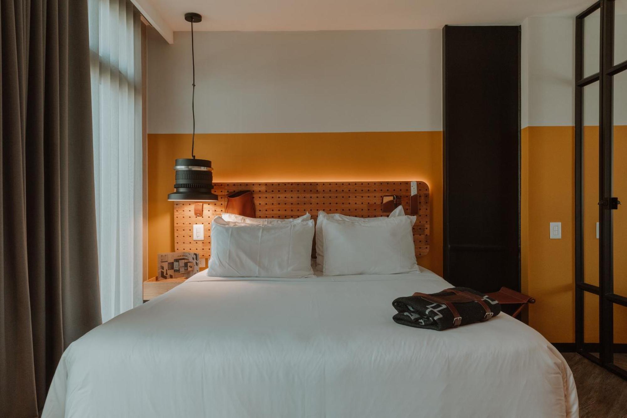 The Click Clack Hotel Medellin Bagian luar foto A room at the hotel