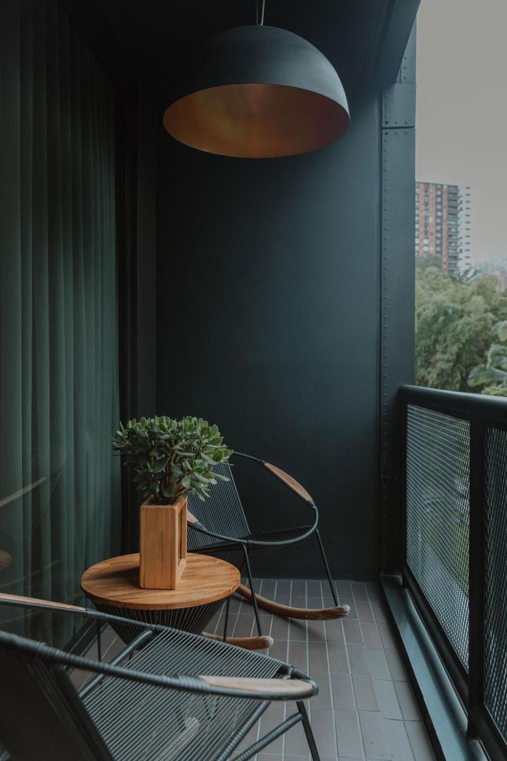 The Click Clack Hotel Medellin Bagian luar foto A balcony in a residential building in China