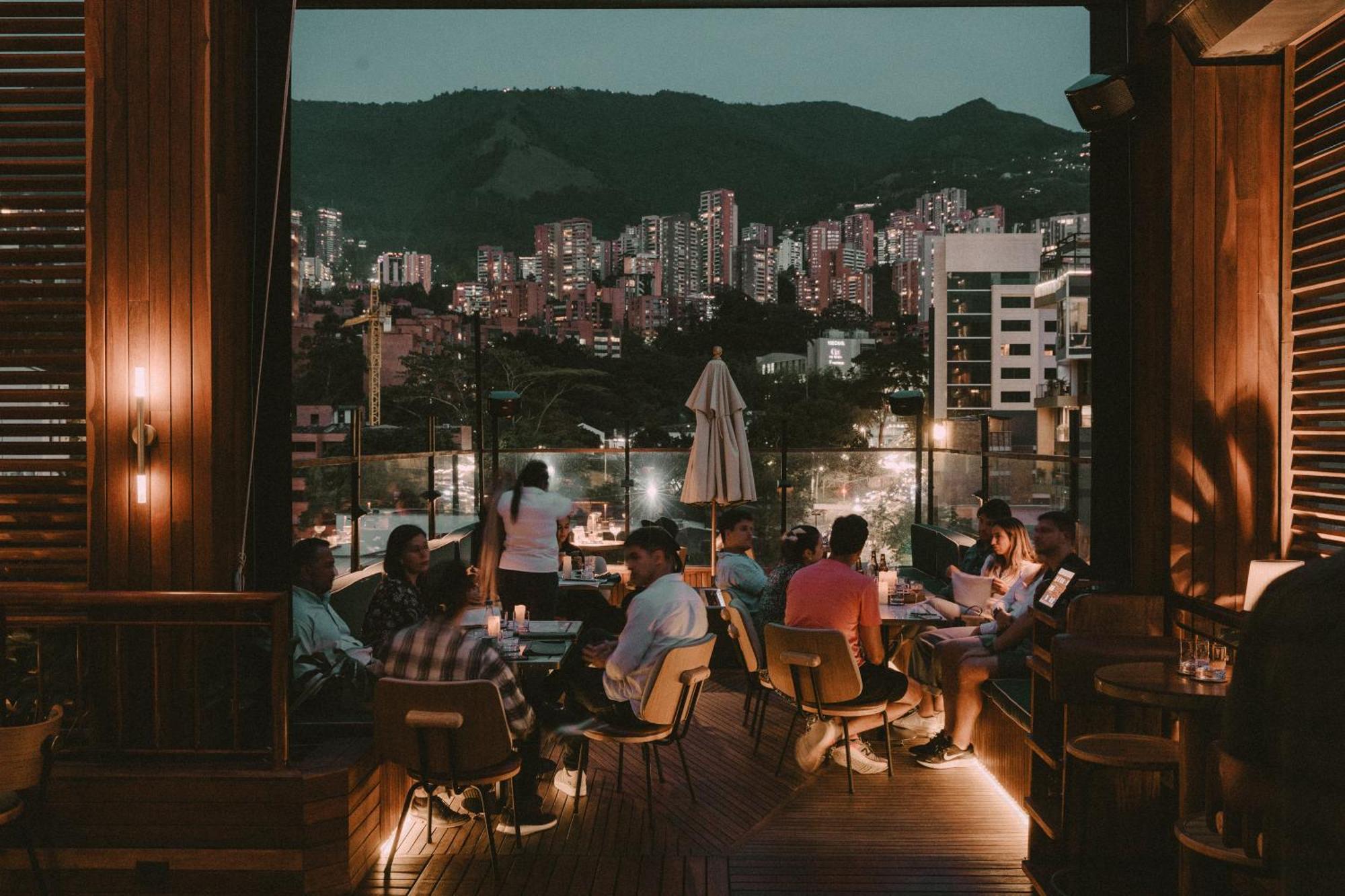 The Click Clack Hotel Medellin Bagian luar foto View from the rooftop bar