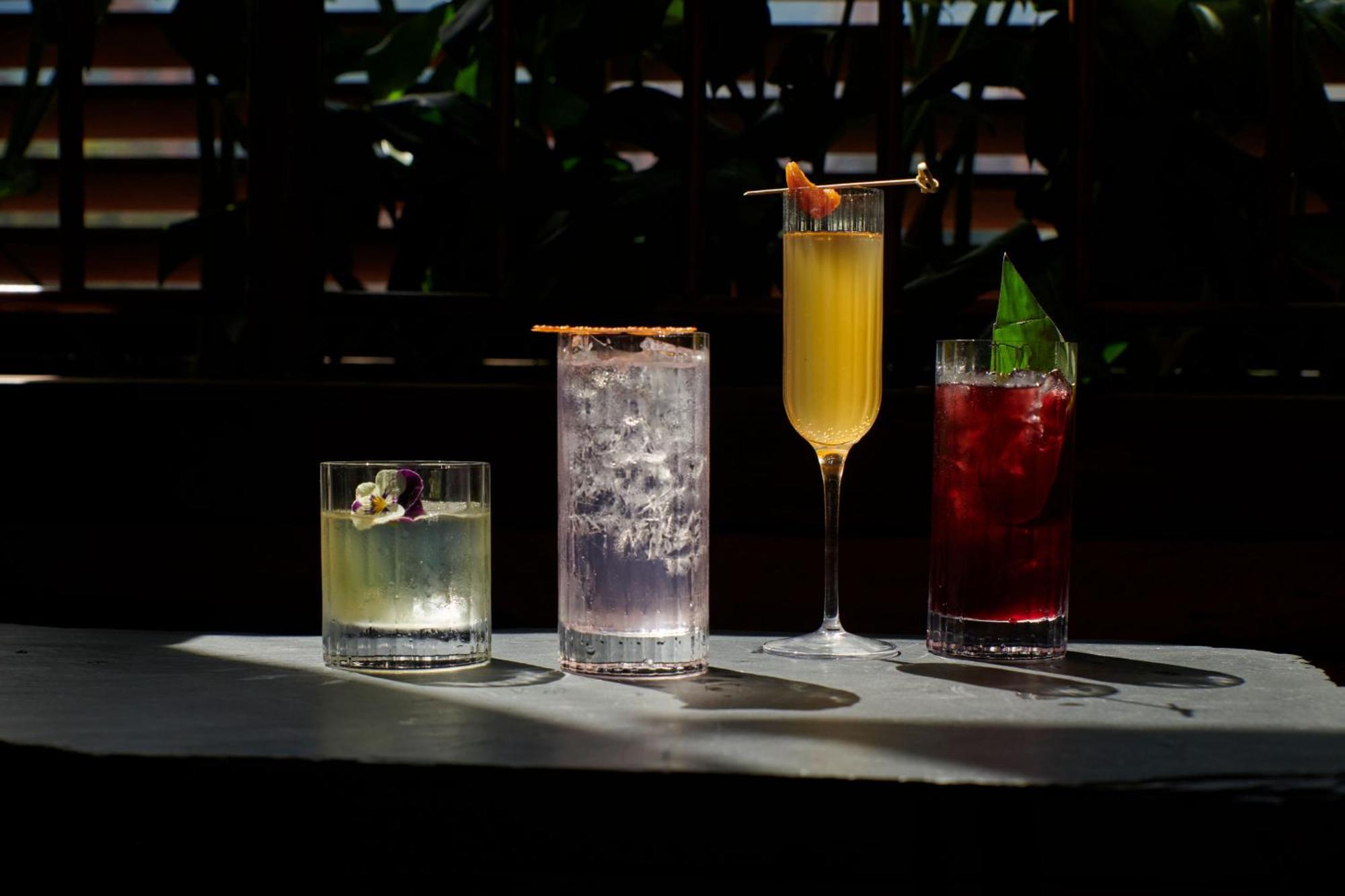 The Click Clack Hotel Medellin Bagian luar foto Cocktails at the bar