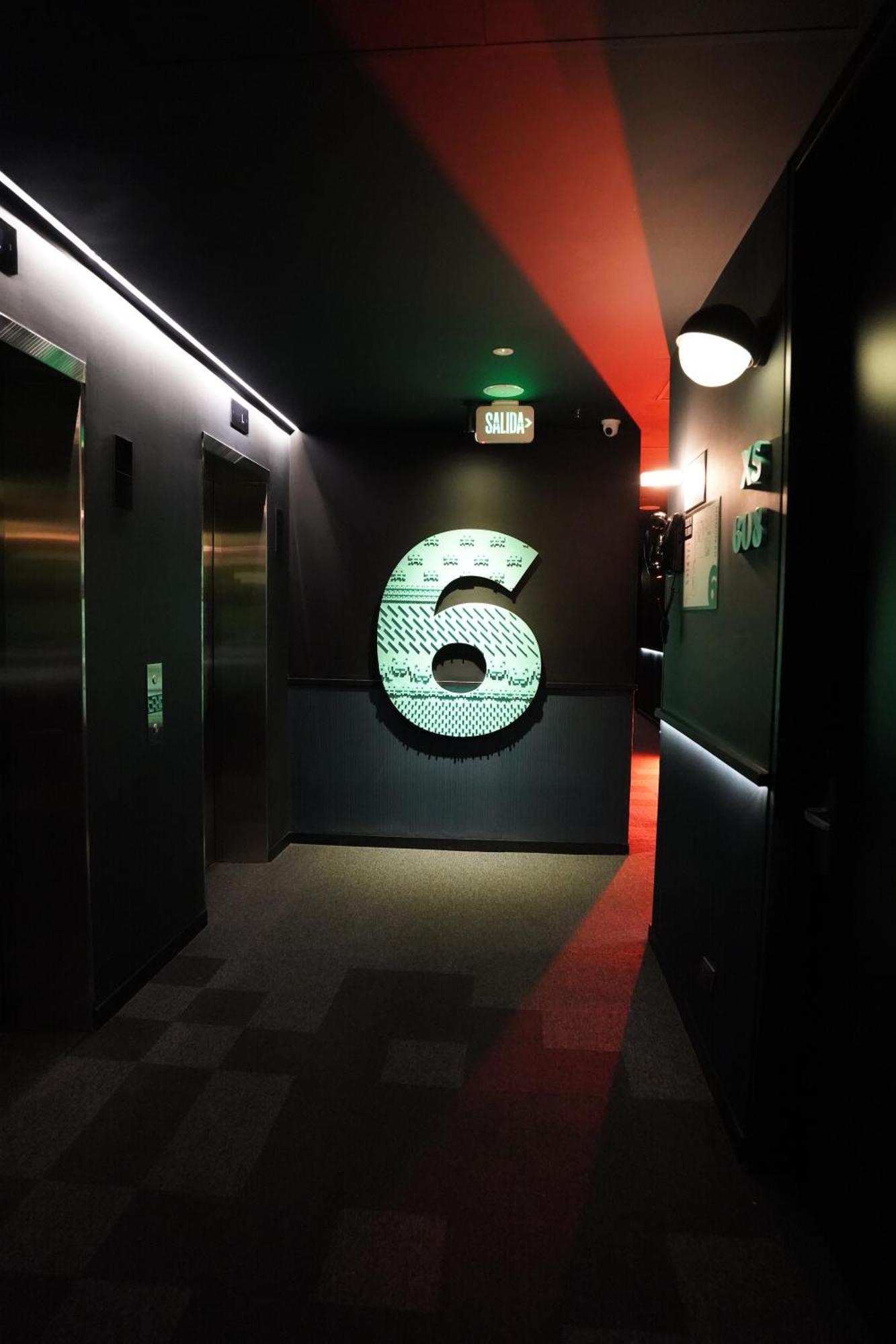 The Click Clack Hotel Medellin Bagian luar foto The 6th floor of the hotel